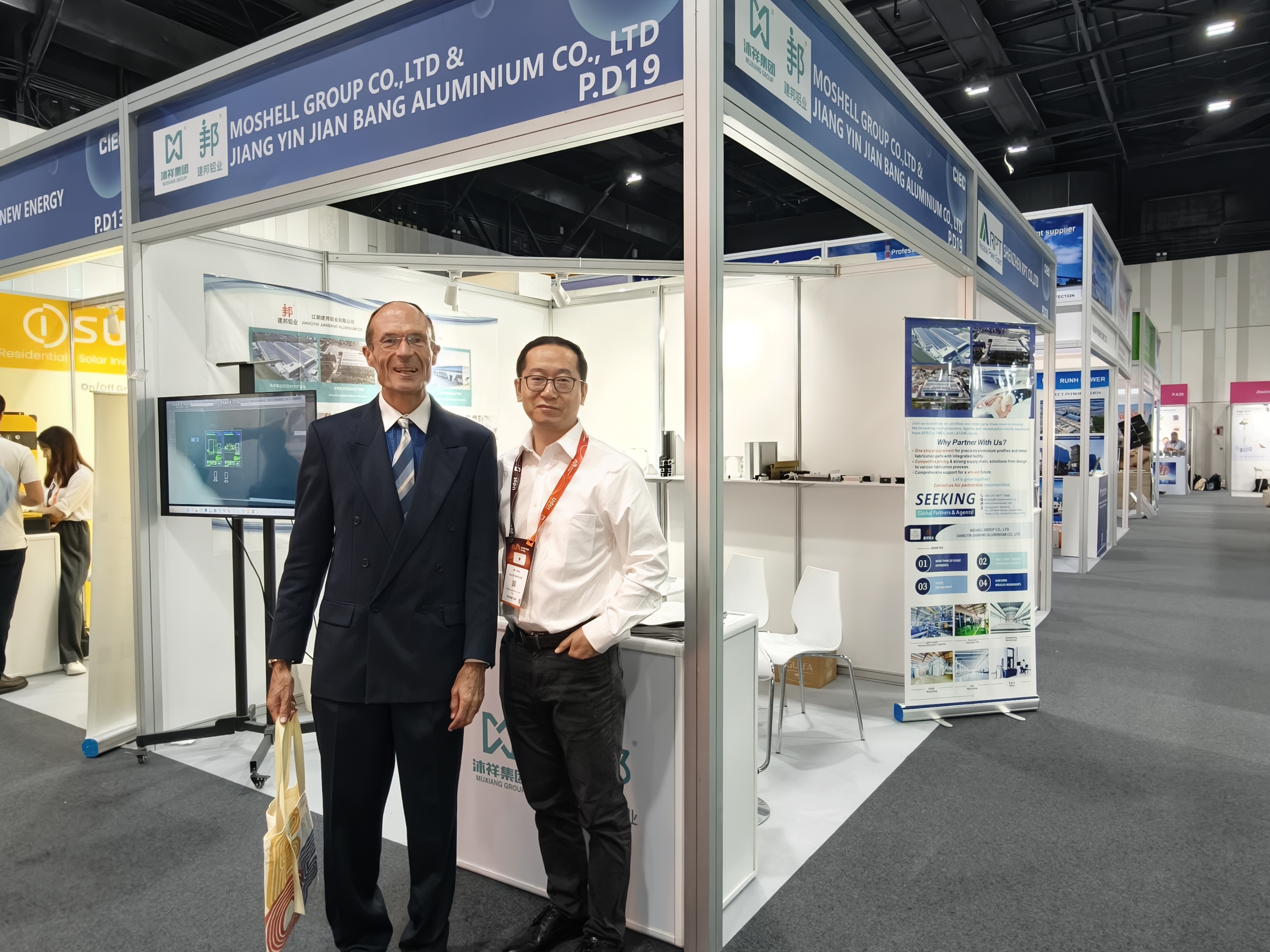 Grupo Muxiang apresenta novos perfis de alumínio que economizam energia na Exposição de Energia de Dubai
